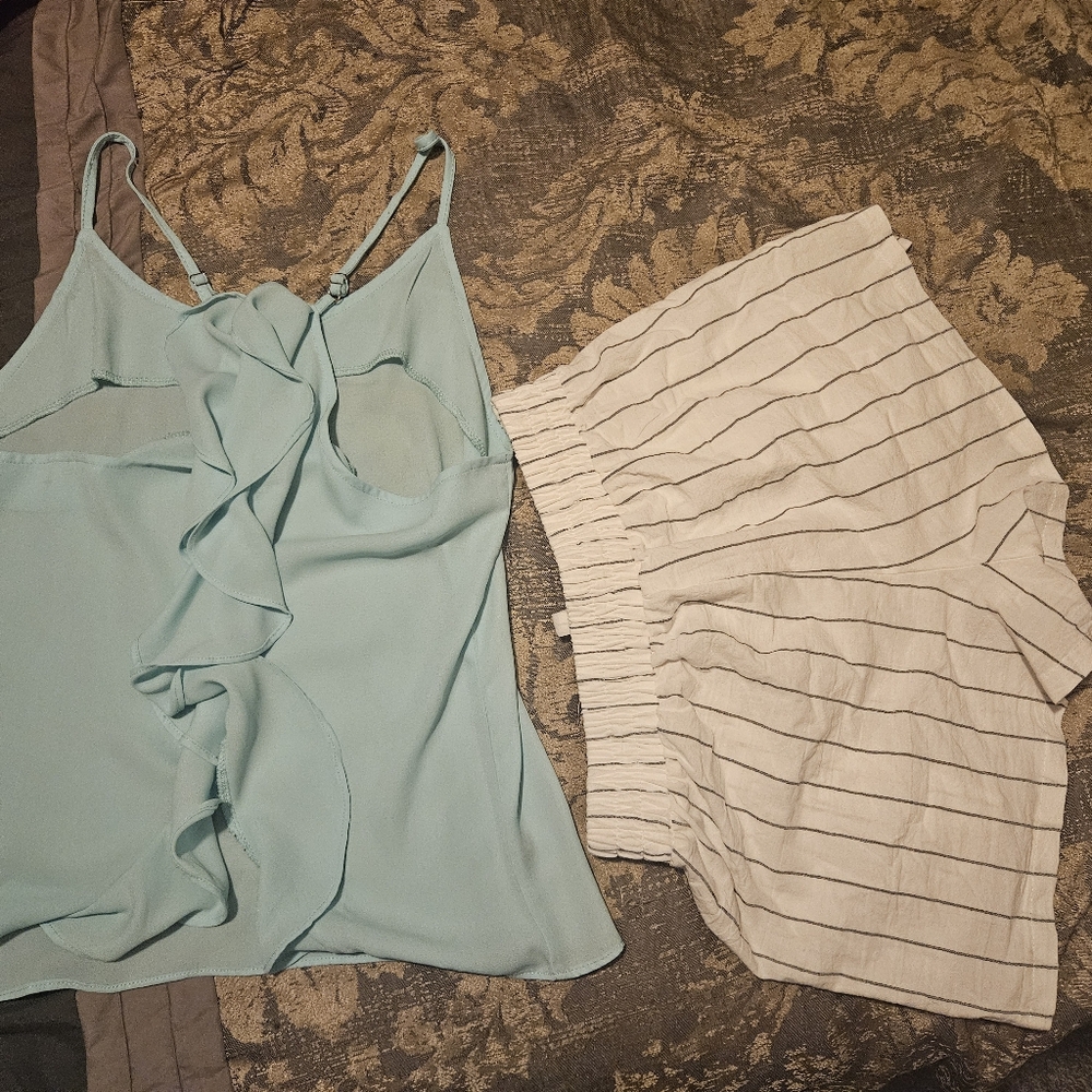 Outfit - Picture 2 of 2